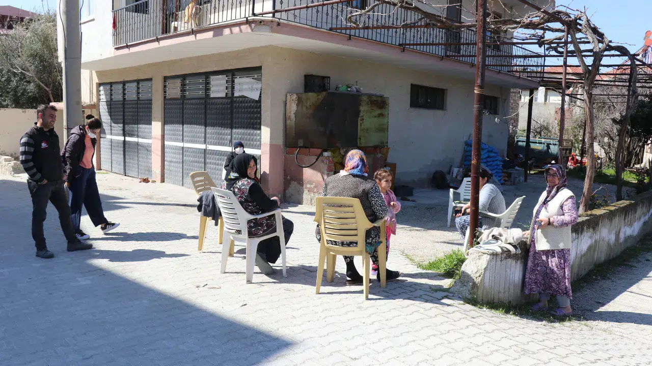 Denizli'de depremin ardından yaşanan artçılar paniğe neden oluyor