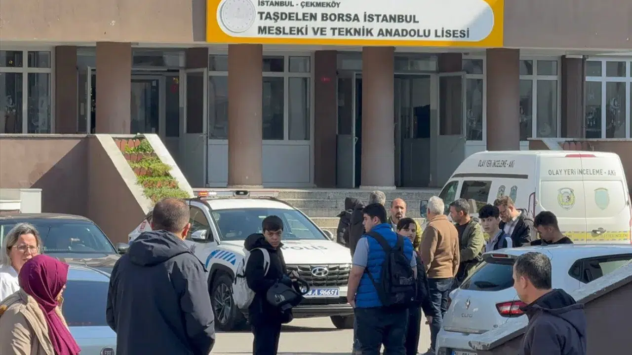 Çekmeköy’de lisede bıçaklı saldırı : 3 yaralı