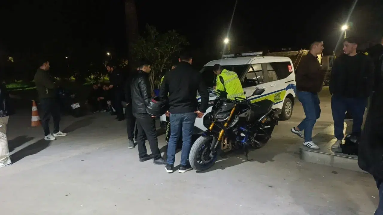 Antalya'da plakasız ve abartı egzozlu motosiklete rekor ceza
