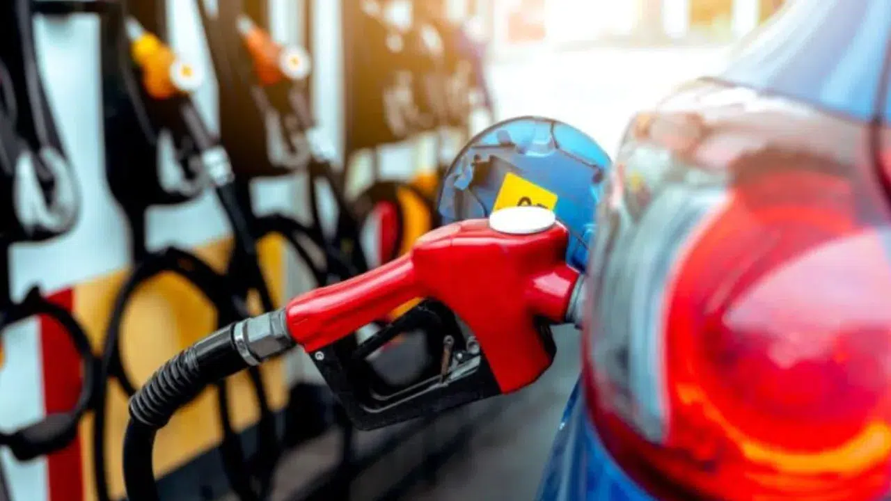 Fransa'da akaryakıt krizi : Taşımacılık sektörü çalışanları eyleme gidiyor