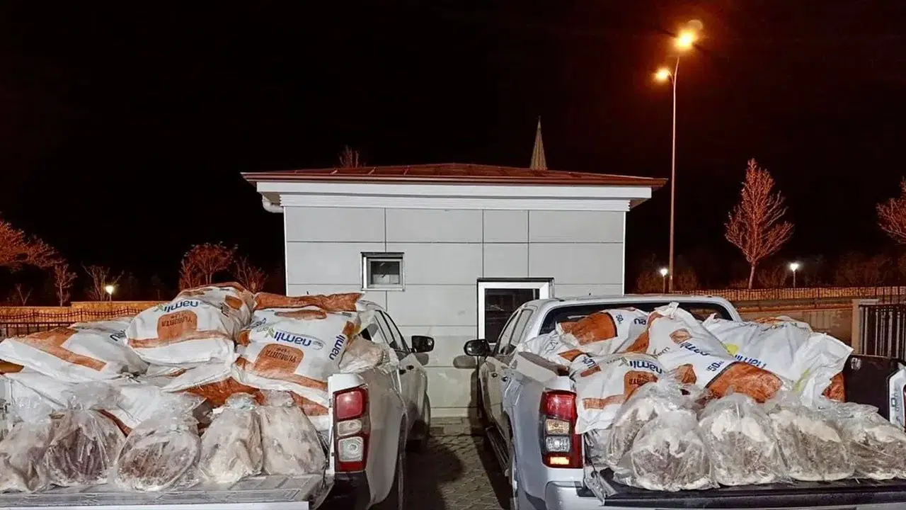 Kırşehir'de otobüs bagajından 1 ton 200 kilo kaçak kaz eti çıktı