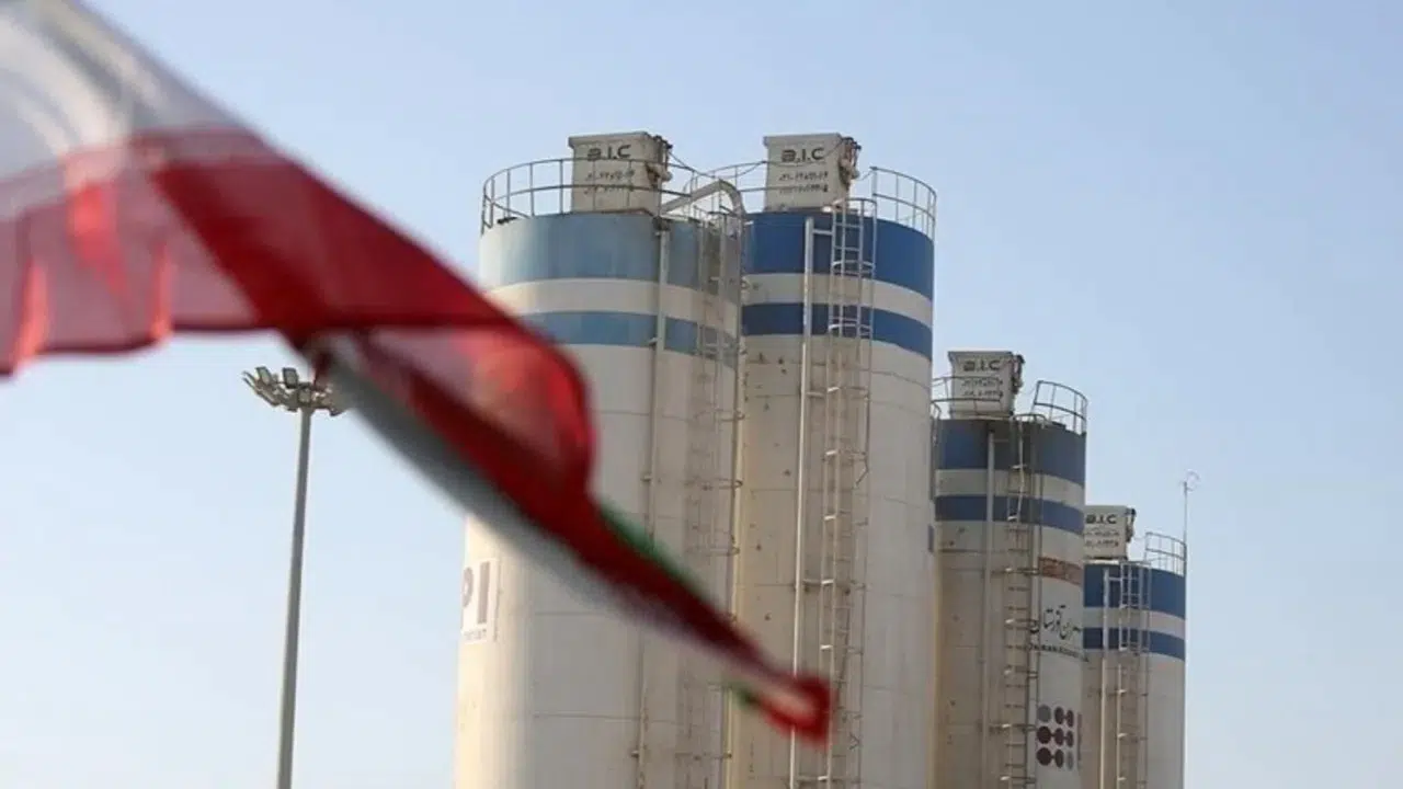 İran'a ağır darbe : Buşehr Nükleer Enerji Santrali'ne füze isabet etti