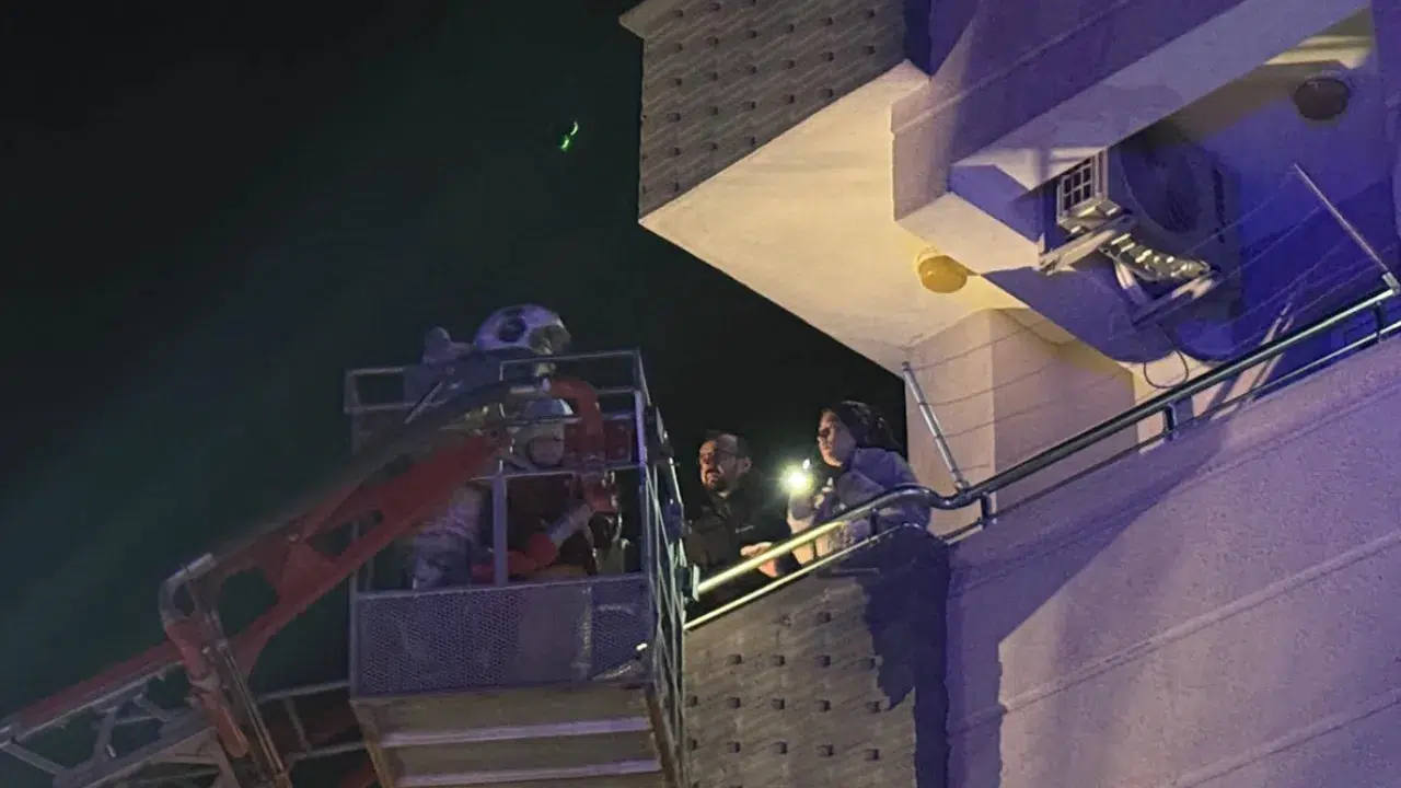 Hatay'da 5 katlı binada yangın : 30 kişi mahsur kaldı !