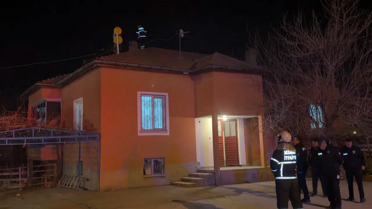Aksaray'da yangın : Müstakil evin bacası yandı