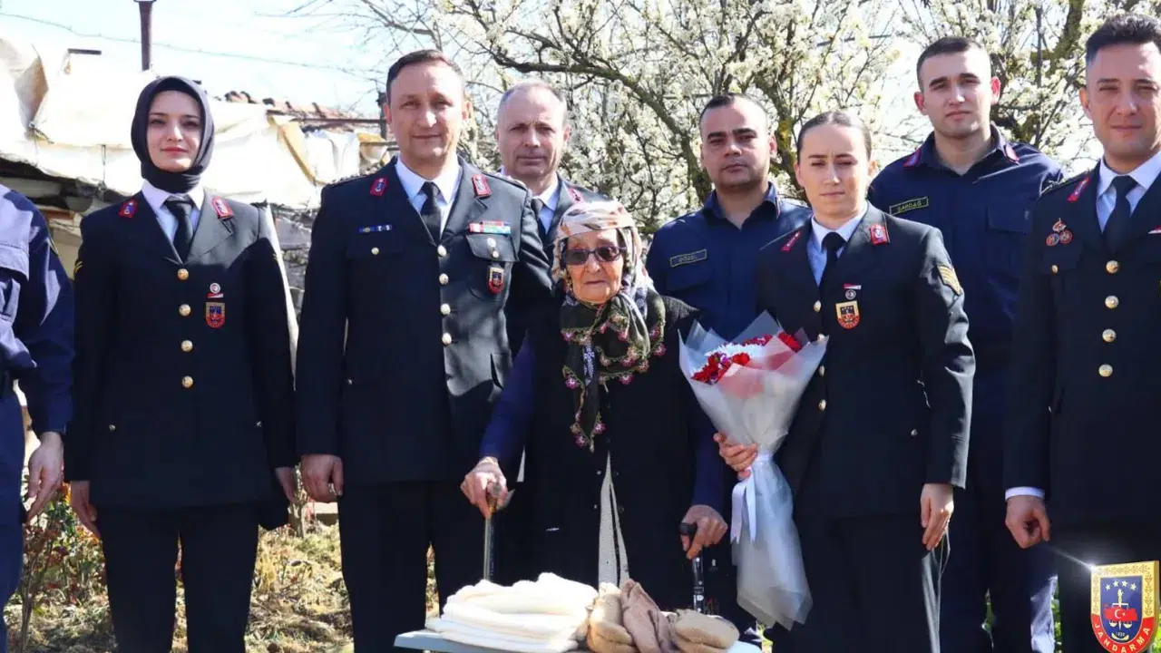 Jandarma Genel Komutanlığı'ndan Emine Teyze ve Pakize Teyze'ye teşekkür