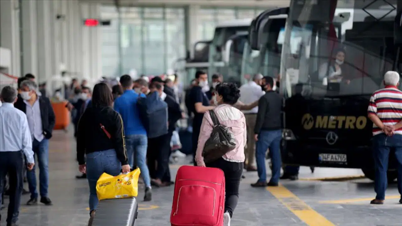 Bayramda otobüs biletlerine ek sefer : Bakan Uraloğlu yeni düzenlemeyi duyurdu