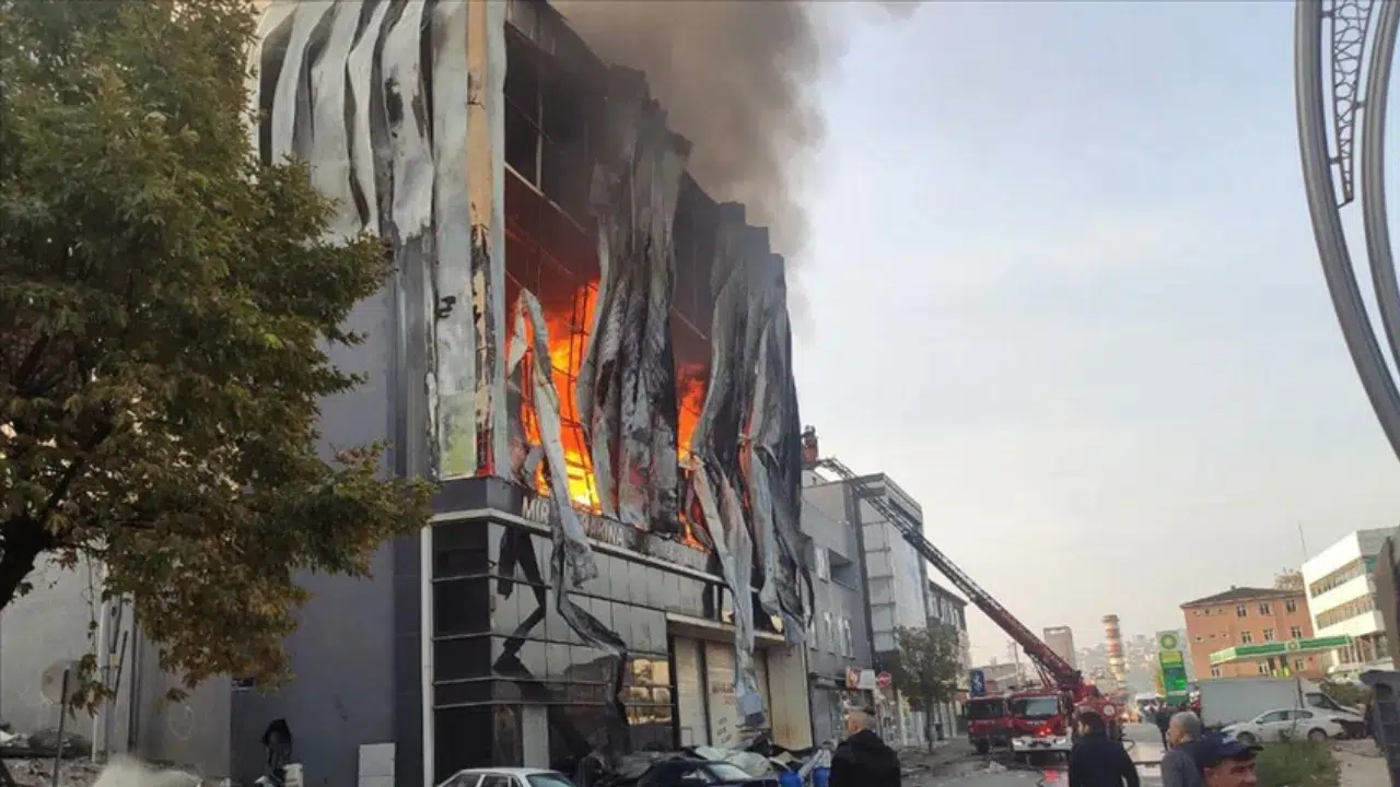 Kocaeli'de 7 kişinin öldüğü fabrika yangını davası başladı : Şirket yetkililerine müebbet hapis istemi