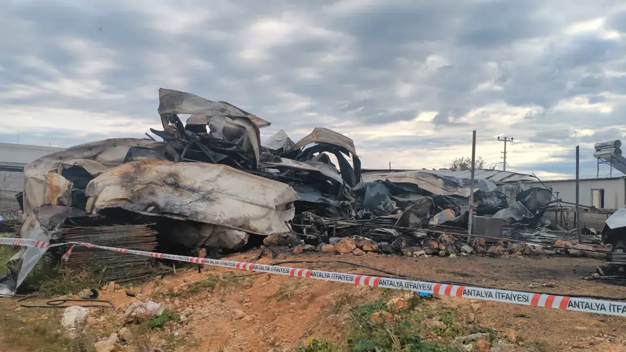 Antalya'da yangın faciası : Çok sayıda kişi hayatını kaybetti
