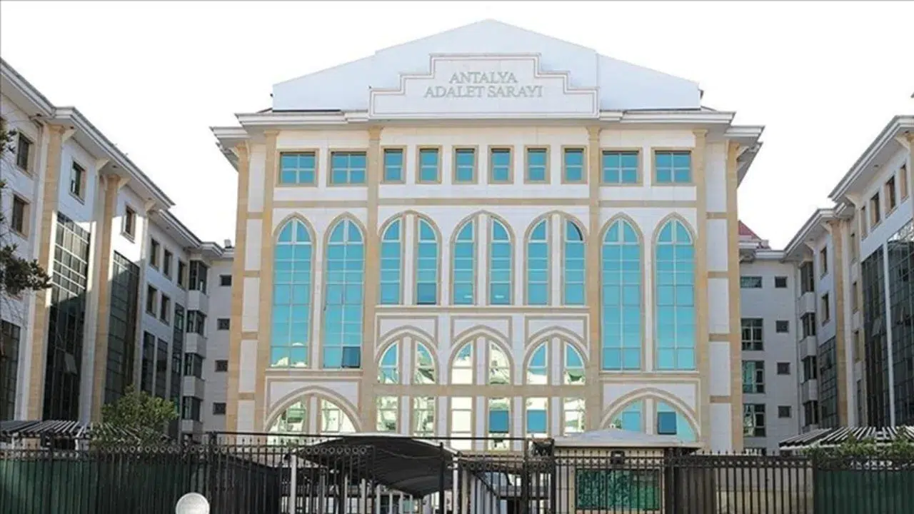 Antalya Büyükşehir Belediyesi yolsuzluk davasında son gelişme : Tahliye edilen 3 sanık hakkında yakalama kararı çıktı