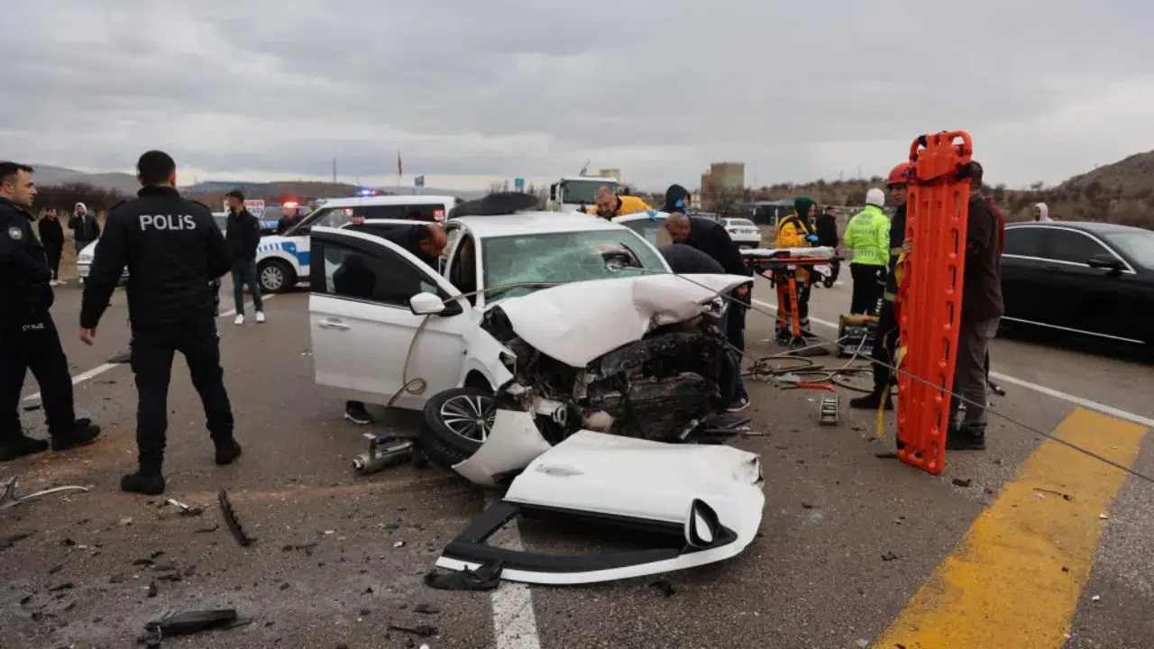 Nevşehir'de zincirleme kaza : 2 ölü, 7 yaralı