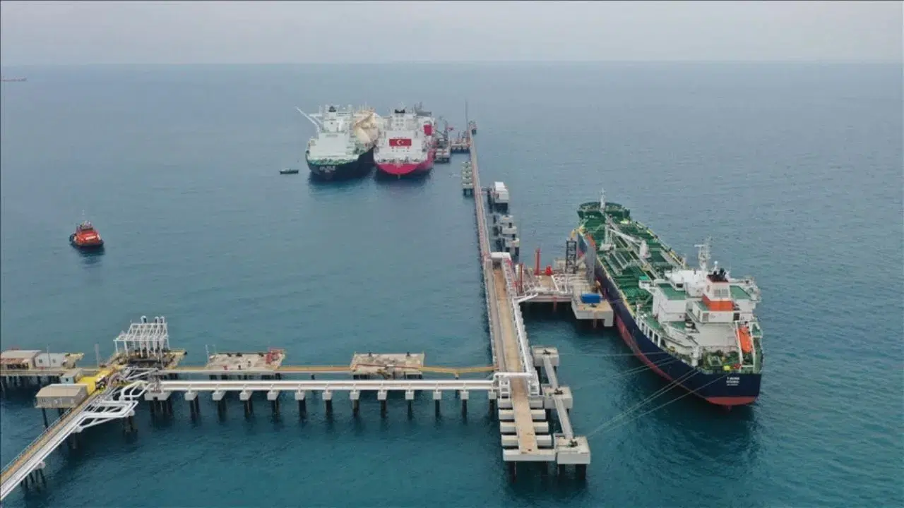 BAE'de petrol terminaline hava saldırısı düzenlendi