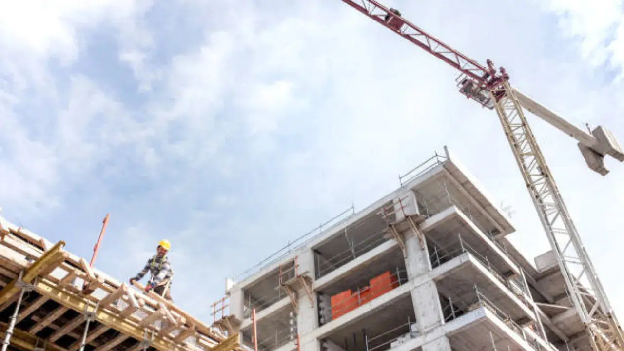 Ankara'da inşaat halindeki villa çöktü : 1'i ağır 2 inşaat işçisi yaralandı