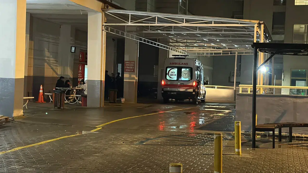 Şanlıurfa Siverek'te taşlı, sopalı akraba kavgası : 1'i ağır 4 kişi yaralandı