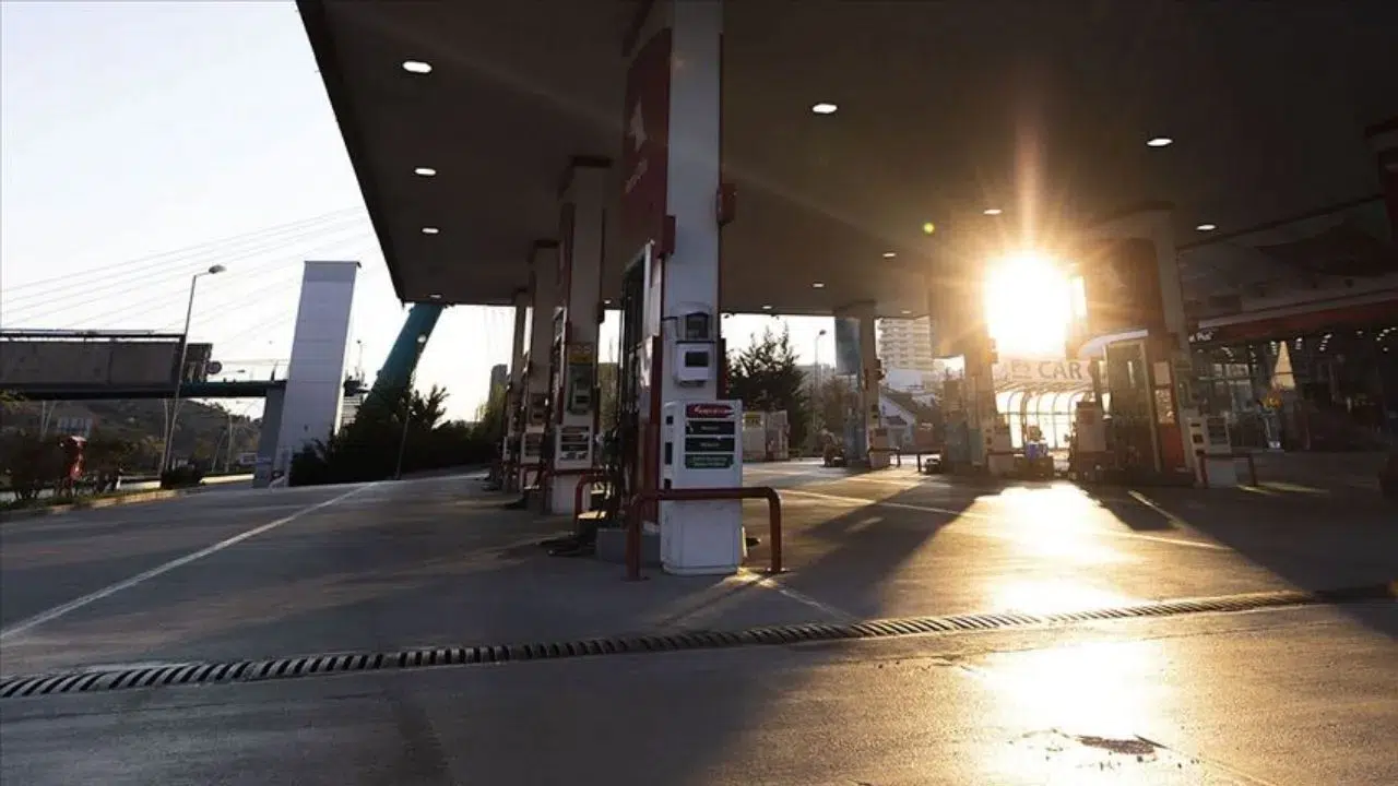 Bilecik'teki benzin istasyonu savaş alanına döndü : Silahlı bıçaklı kavgada 3 yaralı