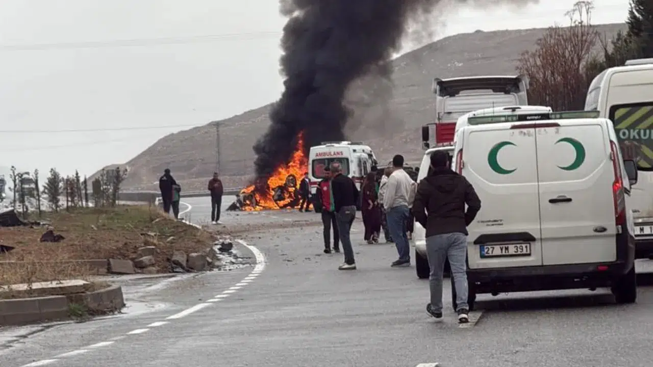 Batman'da takla atan araçta yangın çıktı