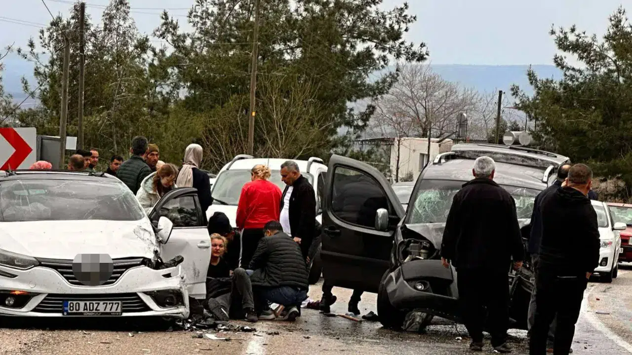 Osmaniye'de iki araç çarpıştı : 1 kişi öldü, 3 kişi yaralandı