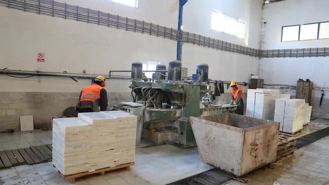 Isparta'da mermer fabrikasında kaza : İşçi hayatını kaybetti