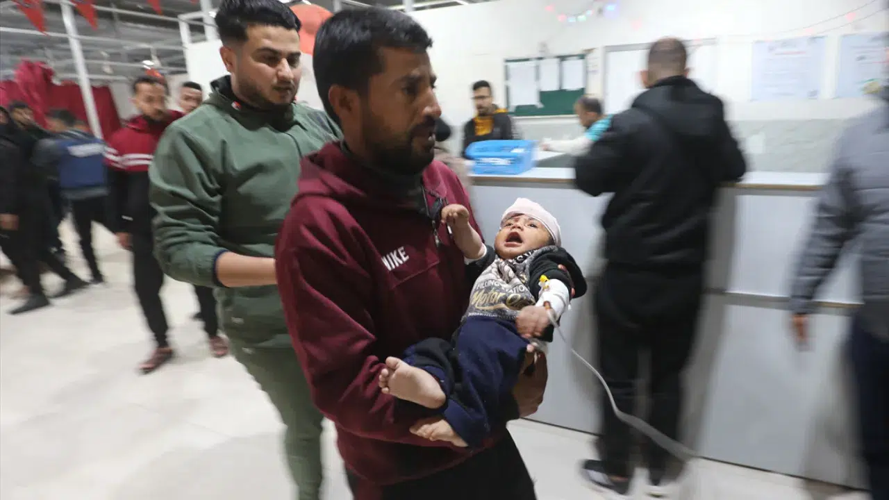 İsrail Gazze’de sivillerin çadırlarını vurdu : Çok sayıda ölü ve yaralı