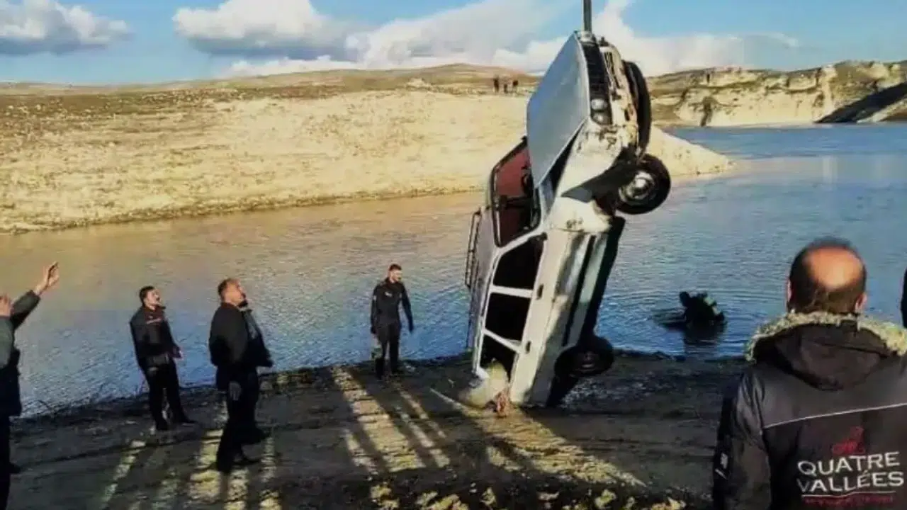 Batman’da nehir kıyısına park edilen araç Dicle Nehri’ne sürüklendi