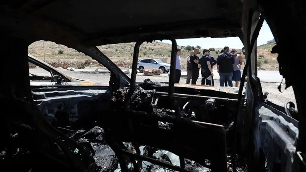 İsrail durmuyor : Batı Şeria'da araçlar kundaklandı