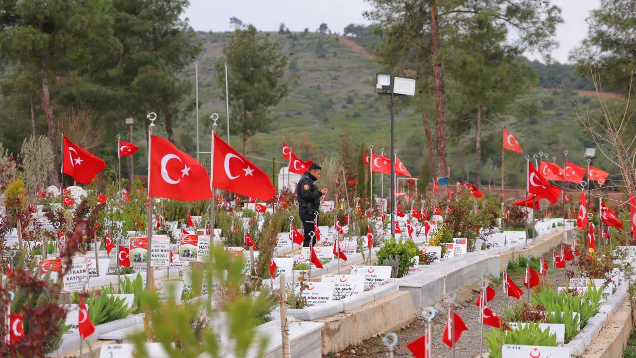 Kahramanmaraş'ta mezarlıklara bayram ziyareti