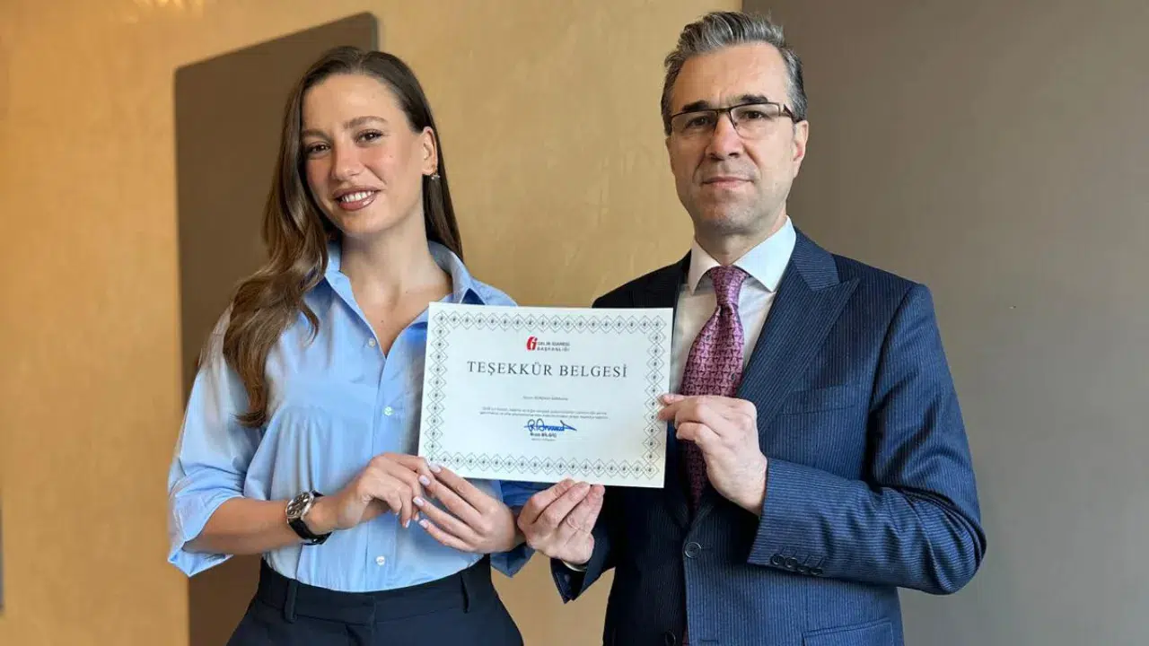 Serenay Sarıkaya'ya İstanbul Defterdarlığı'ndan teşekkür belgesi