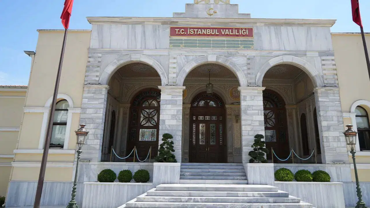 İstanbul Valiliği'nden Fatih'te çöken binalara ilişkin açıklama