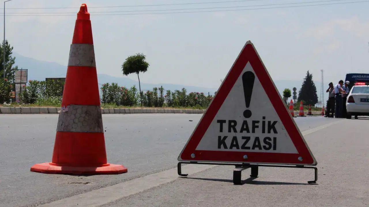 Manavgat'ta zincirleme trafik kazası : 2 kişi yaralandı