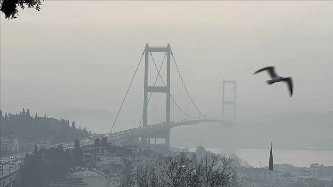 İstanbul'da sabahın ilk saatlerinde sis etkili oldu