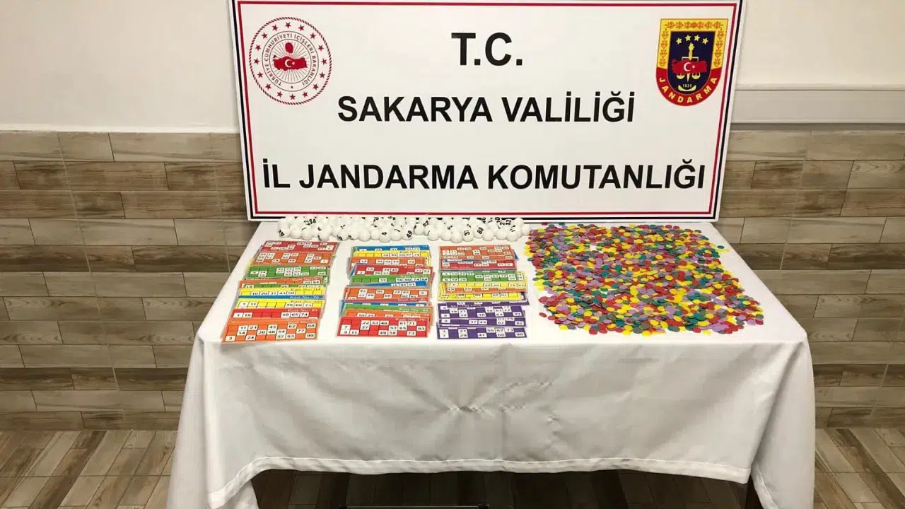 Sakarya'da kumar baskını : 49 kişiye 817 bin lira ceza