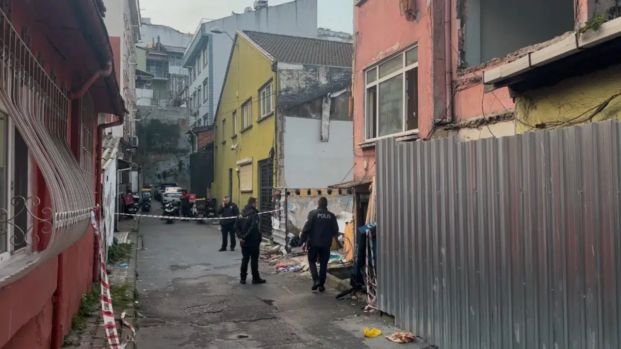 Beyoğlu’nda yangın faciası : 1 yaşındaki bebek hayatını kaybetti