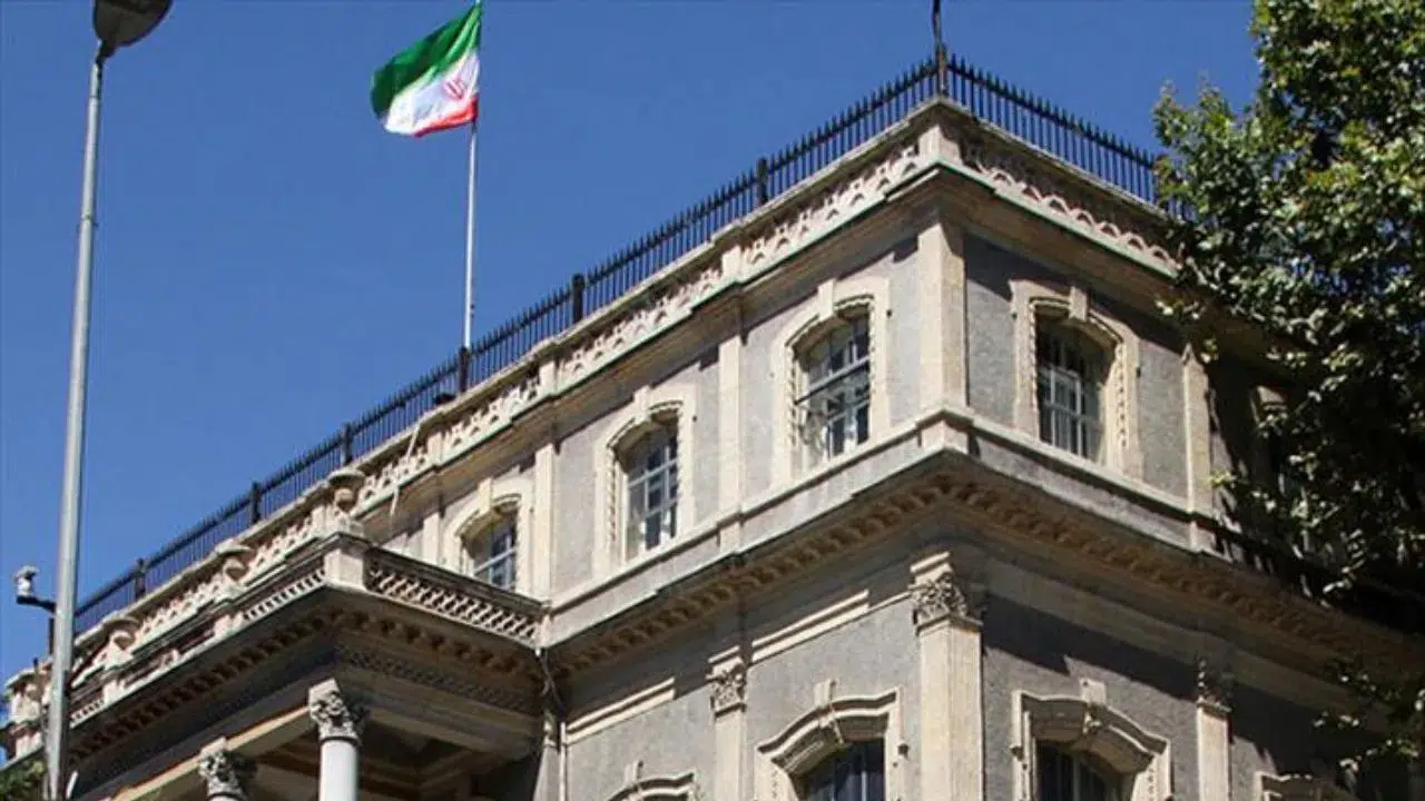 İstanbul'daki İran Başkonsolosluğu'nda bayrak yarıya indirildi