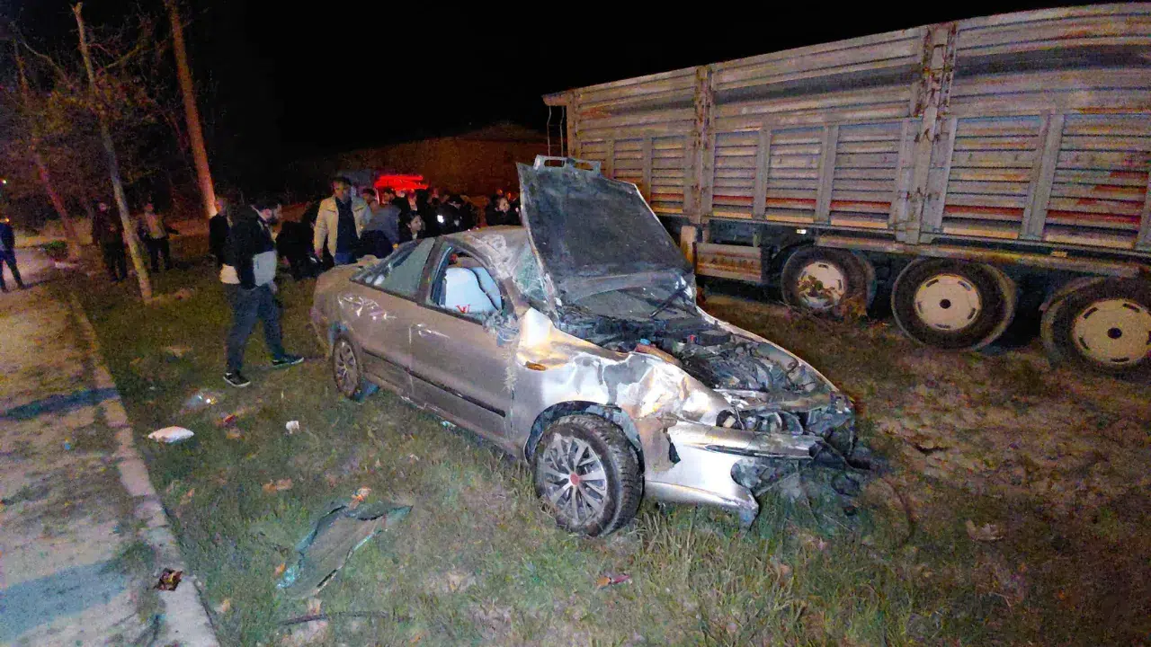 Bolu'da iki araç çarpışarak takla attı : 4 kişi yaralandı