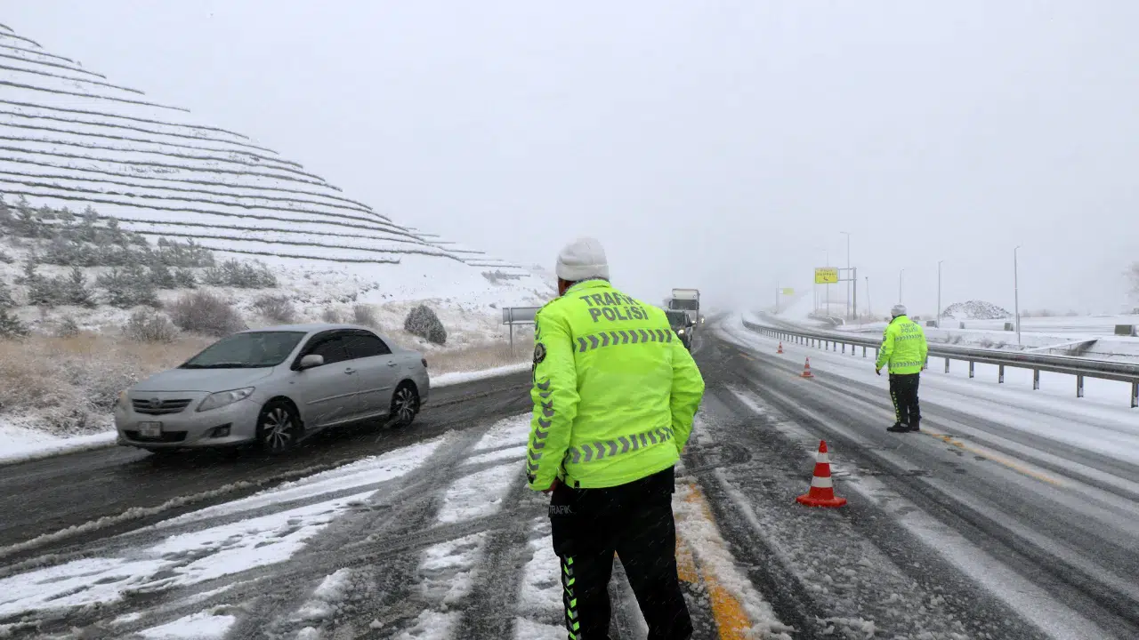 Meteoroloji uyardı : Erzincan'a kar geliyor