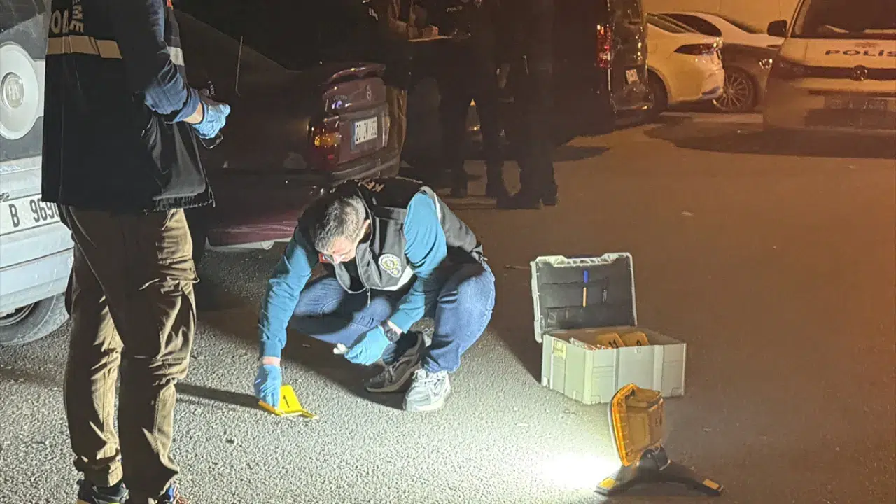 Denizli'de trafikte çıkan tartışmada kan aktı : 2 kişi bıçaklandı