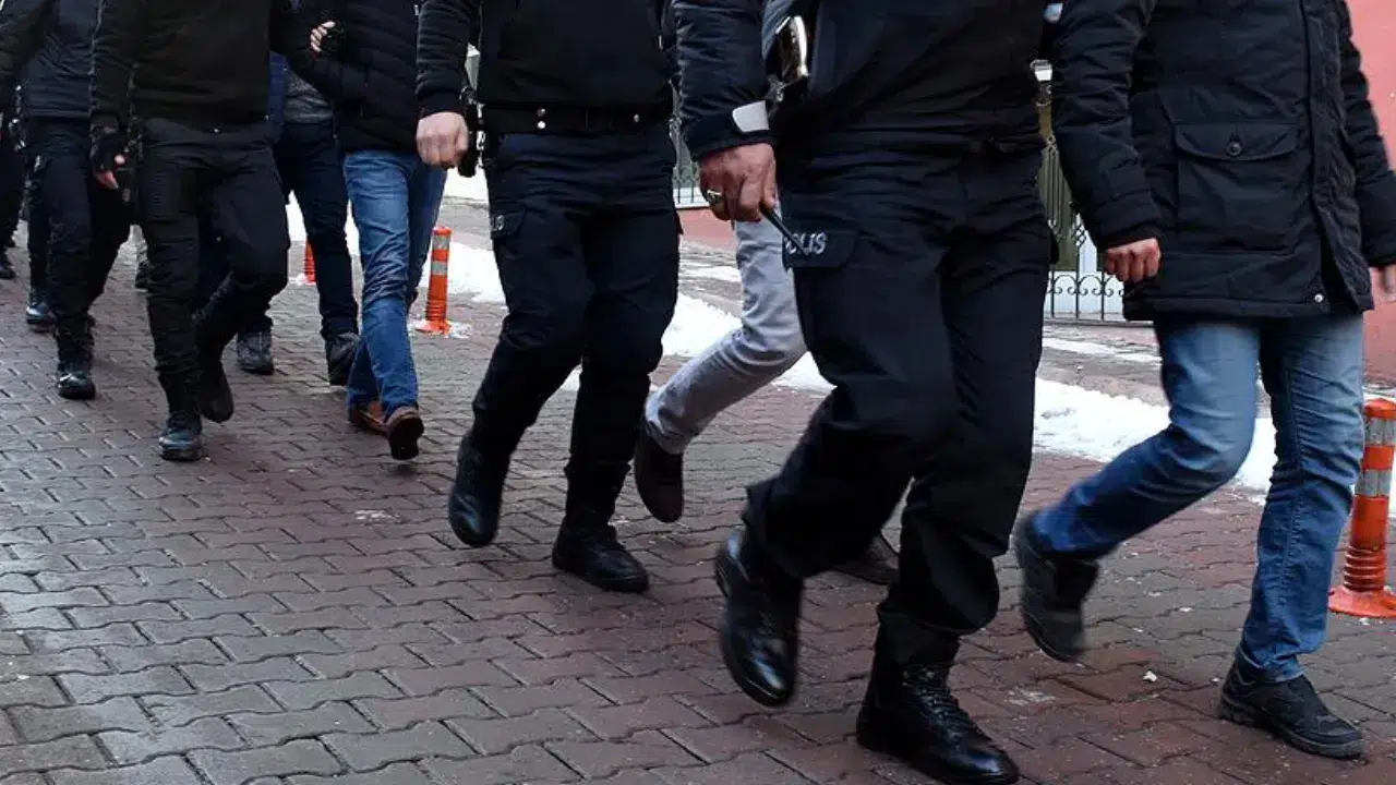 Kayseri'de sokak satıcılarına operasyon : 4 şüpheli tutuklandı