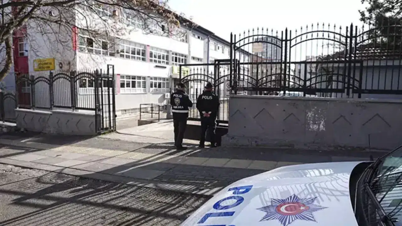 Siirt'te okulların güvenliği üst düzeye çıkarıldı : Polis ve jandarma görevlendirildi