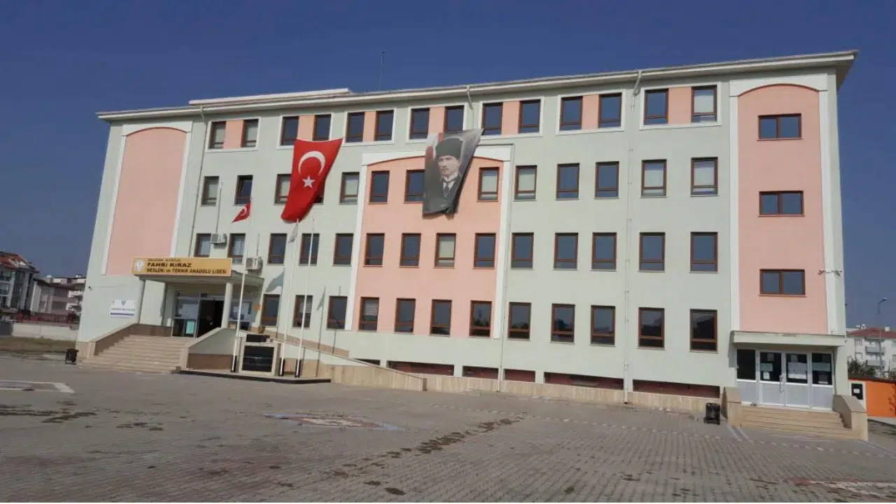 Balıkesir'de kız meslek lisesine bıçaklı saldırı : 5 kişi gözaltına alındı