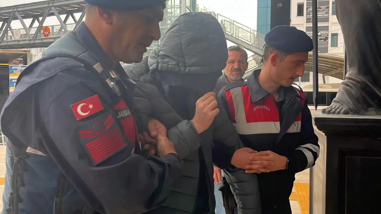 Alanya'da tutuklama : Okul saldırılarını destekleyen öğrenci cezaevinde