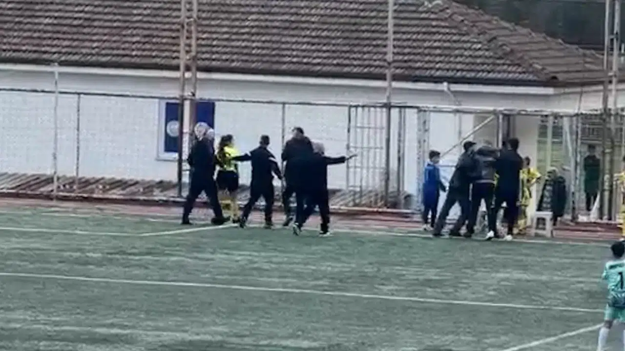 Kocaeli'de kadın hakeme saldırı : Saldırgan uzaklaştırıldı