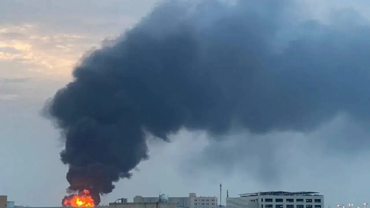 İran'ın saldırıları sürüyor : Bahreyn'de bir tesiste yangın çıktı