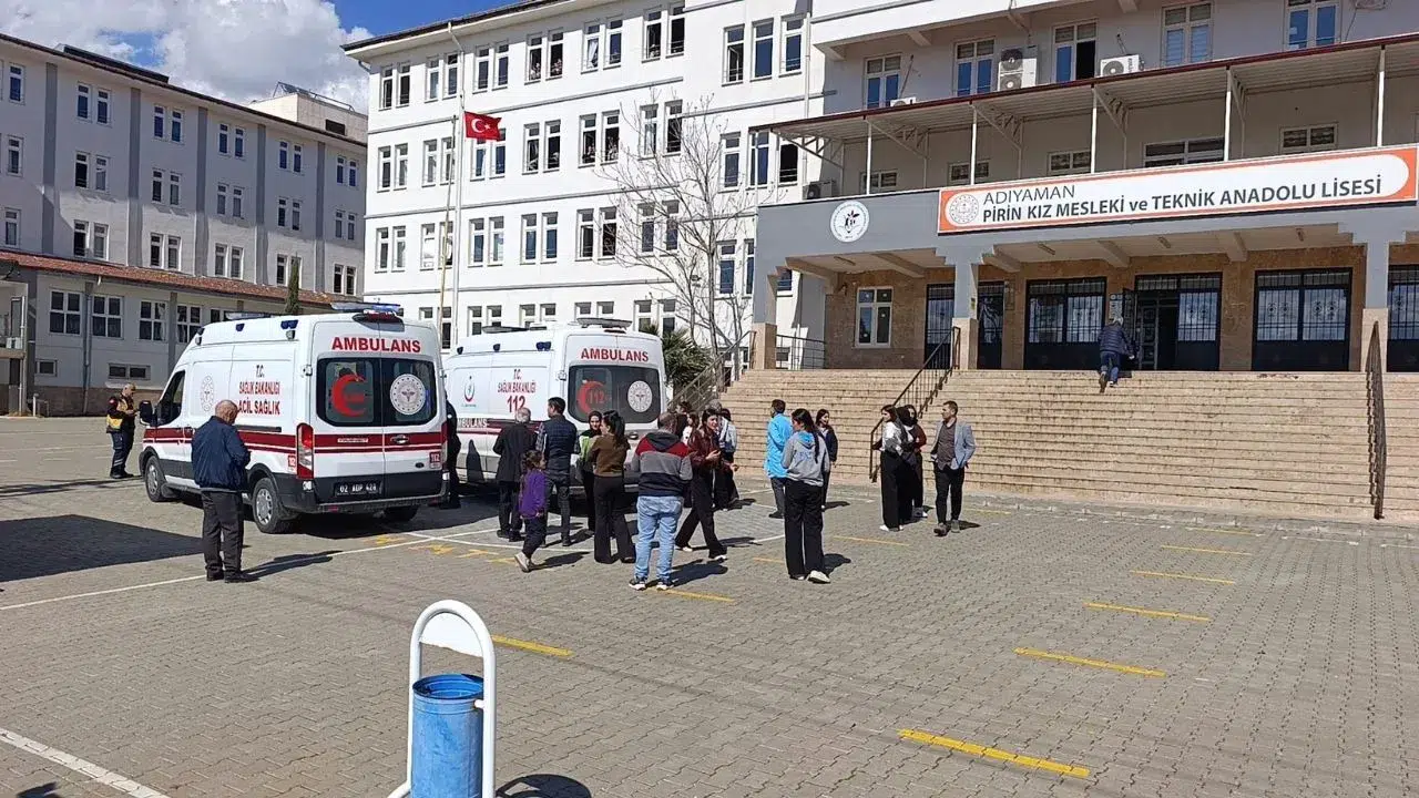 Adıyaman'da 3 öğrenci zehirlenme şüphesiyle hastanelik oldu