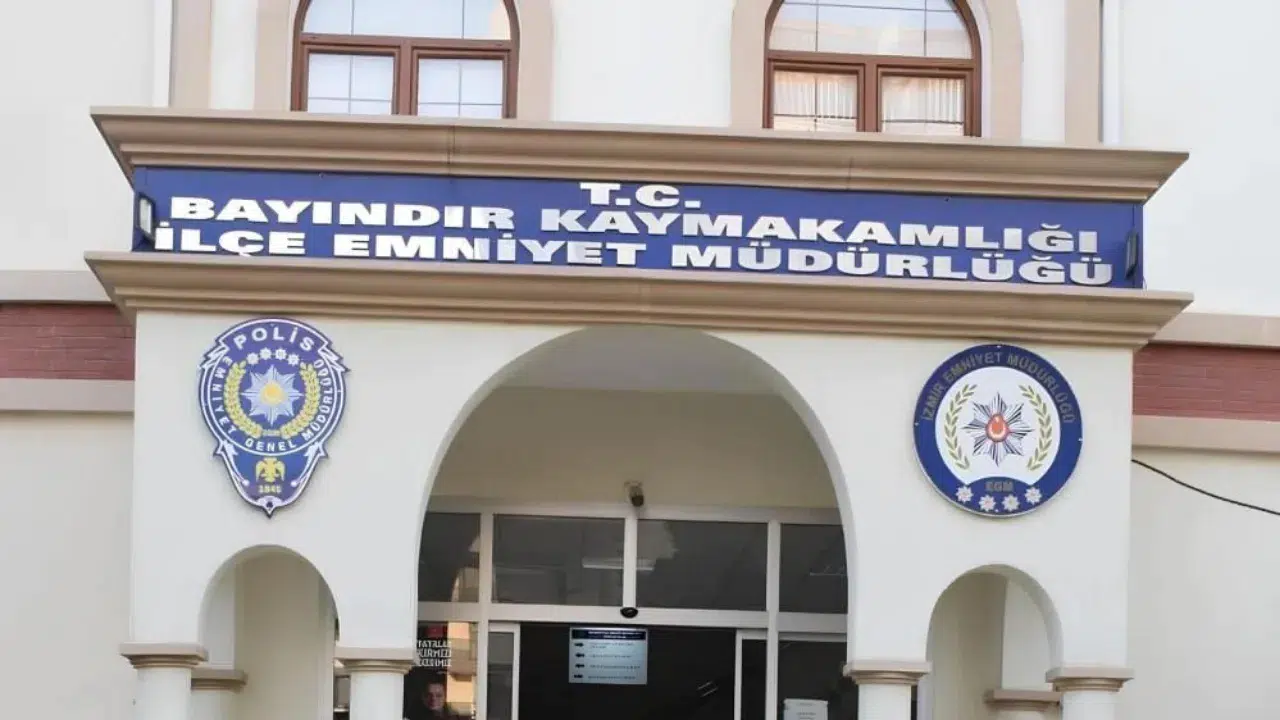 İzmir'de operasyon sırasında 3 polis bıçaklandı