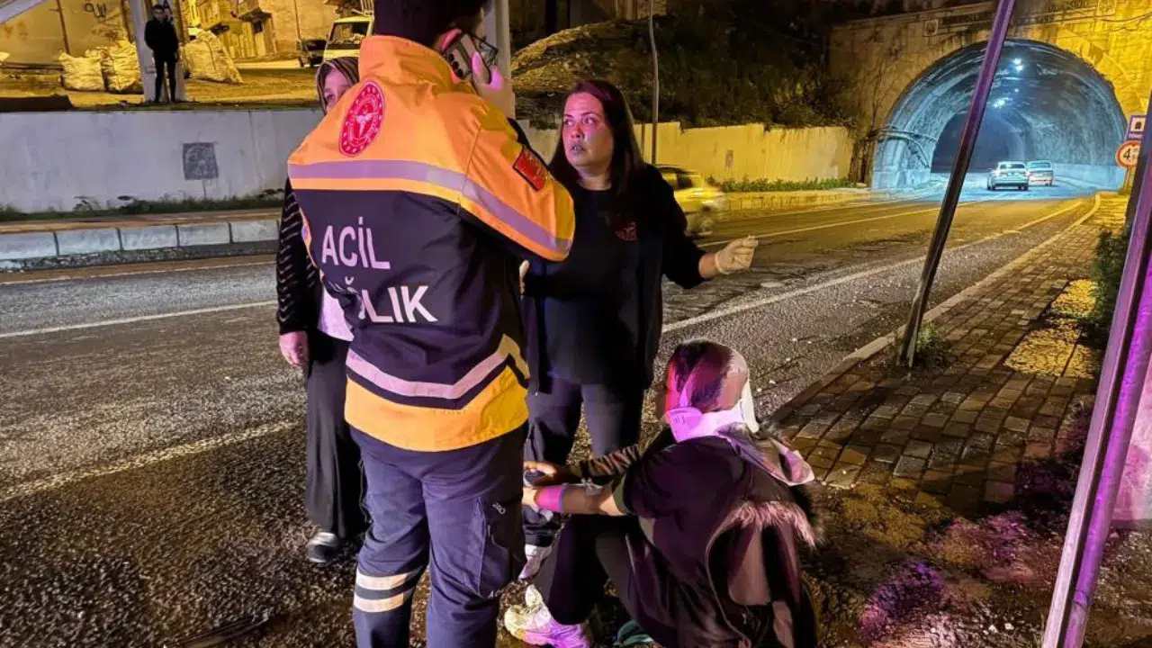 Şanlıurfa'da otomobille çarpışan motosiklet devrildi : Evli çift yaralandı