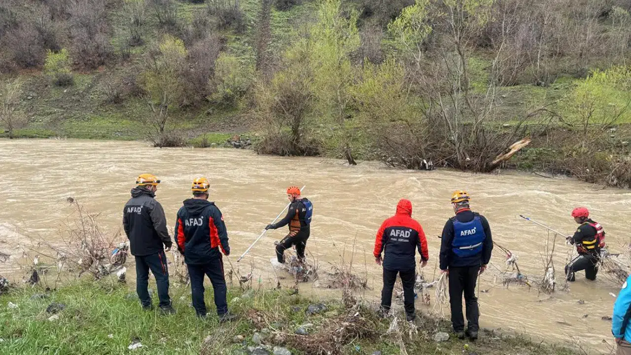 Hakkari'de dereye düşen 8 yaşındaki Osman’ın cansız bedenine ulaşıldı