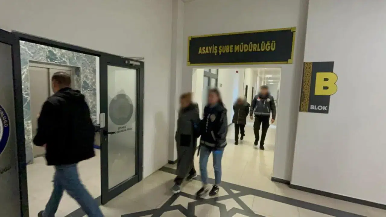 Kocaeli'de girdikleri evden 70 bin liralık ziynet çalan 2 kadın tutuklandı