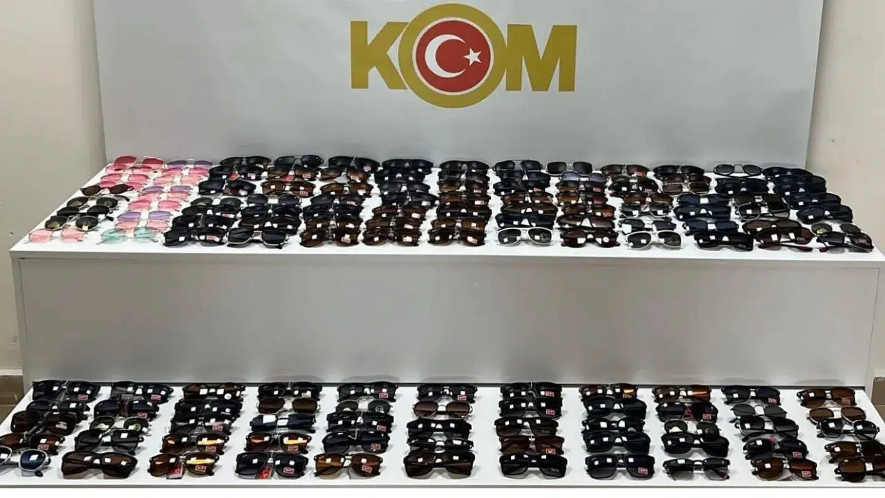 Samsun'da kaçak gözlük operasyonu : 150 güneş gözlüğü ele geçirildi
