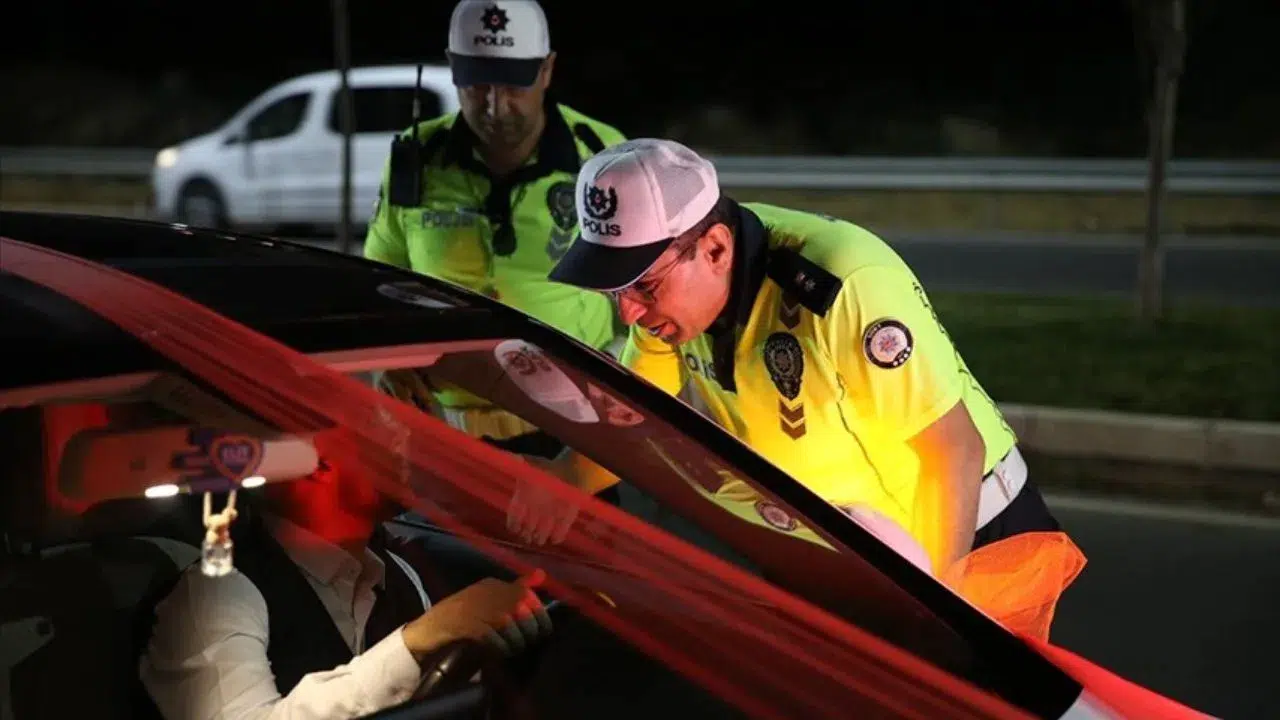 Bursa'da polisin dur ihtarına uymayan alkollü sürücüye ceza yadğı