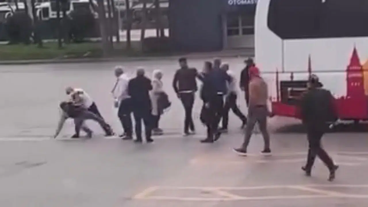 Bursa otobüs terminalinde otobüs şoförü ile yolcu kavga etti