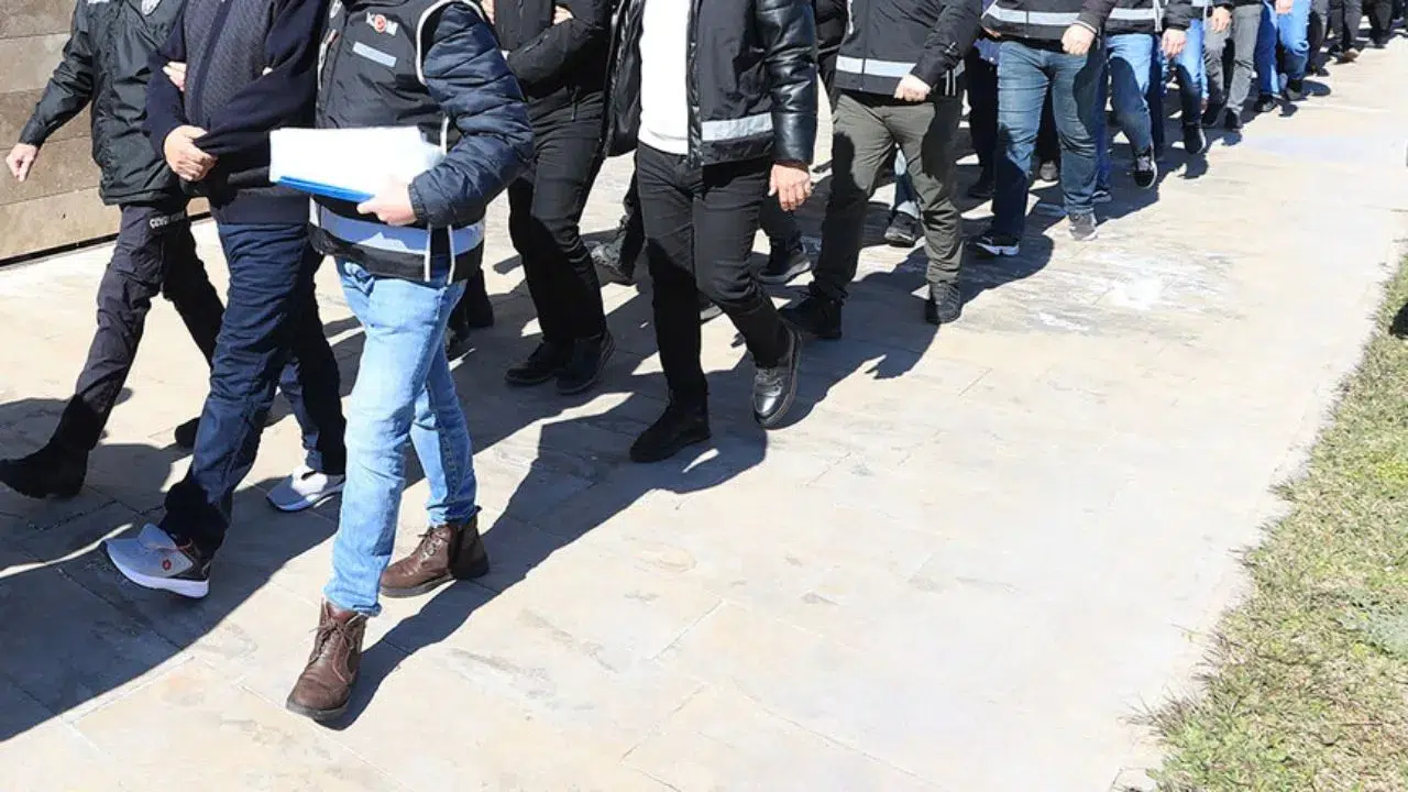 Tekirdağ'da dev uyuşturucu ve kaçakçılık operasyonu : 277 şüpheliden 13'ü tutuklandı